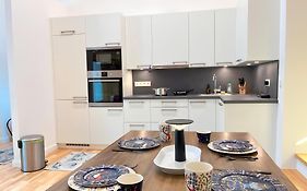 Newly Renovated Boutique Apartment